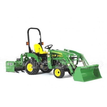 Многофункциональный минитрактор John Deere 2320 в Омске