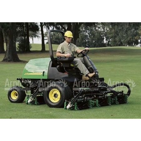 Бензиновая газонокосилка  для фейрвея Jonh Deere - 3225 С в Омске